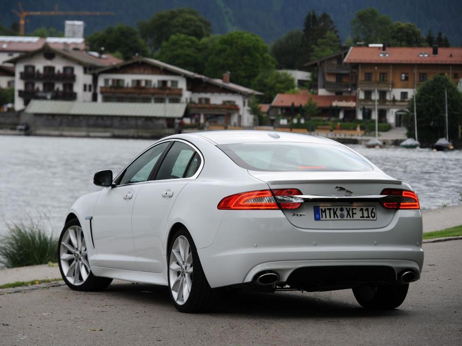  Jaguar XF 3.0 Diesel Option Pack 2011 года  (фото 2 из 11)